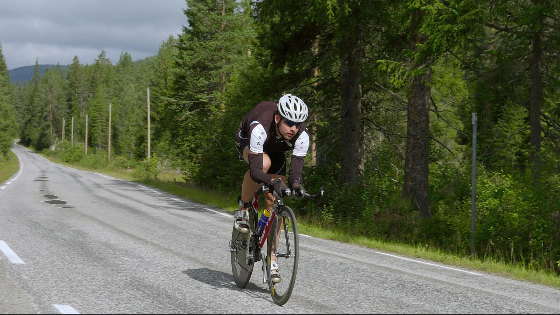 “天气变奏：从暴雨到大雪的极限考验”，天气巨变